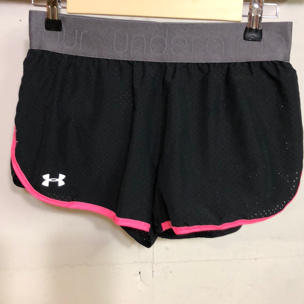 Under Armour black semi fitted shorts size small